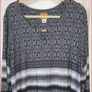 Womens 2X Long Tunic Blouse of from Ruby Rd. with Black, Grey and White Designs